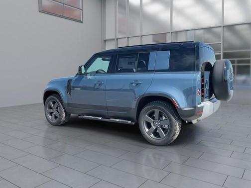 2025 Land Rover Defender 110 P400 S