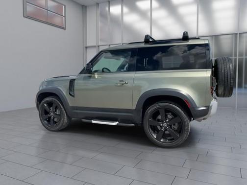 2023 Land Rover Defender 90 SE