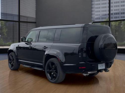 2026 Land Rover Defender V8