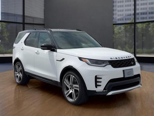 Fuji White 2026 Land Rover Discovery Dynamic SE