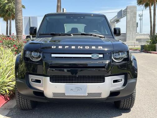2025 Land Rover Defender 110 P400 S