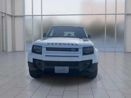 2025 Land Rover Defender 110 V8