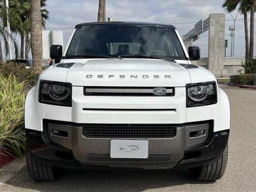 2025 Land Rover Defender 130 P400 X-Dynamic SE