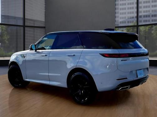 2026 Land Rover Range Rover Sport SE