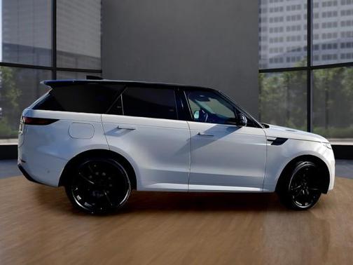2026 Land Rover Range Rover Sport SE