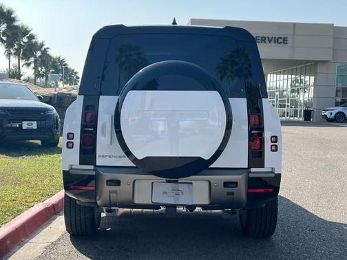2025 Land Rover Defender 130 P400 X-Dynamic SE