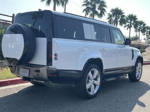 2025 Land Rover Defender 130 P400 X-Dynamic SE