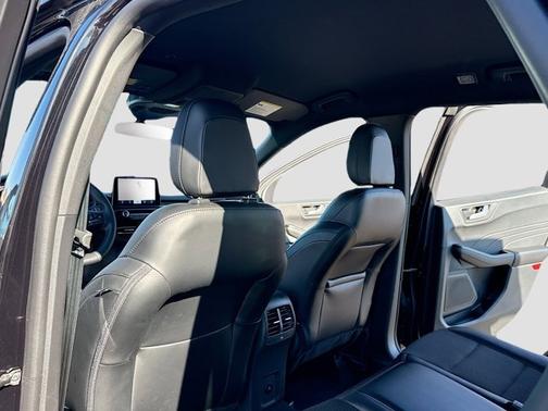 AGATE BLACK METALLIC 2025 Ford Escape ST-LINE