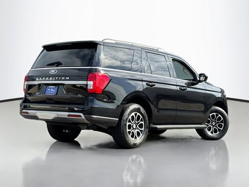 AGATE BLACK METALLIC 2024 Ford Expedition XLT