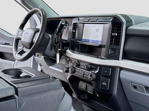 OXFORD WHITE 2024 Ford F-250 XLT