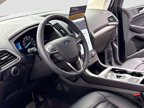 ICONIC SILVER 2024 Ford Edge SEL