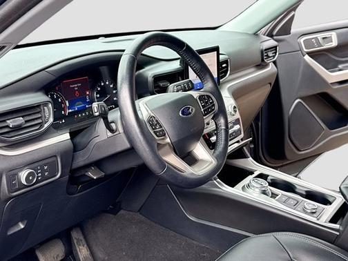 CARBONIZED GRAY METALLIC 2021 Ford Explorer XLT