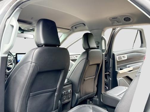 CARBONIZED GRAY METALLIC 2021 Ford Explorer XLT