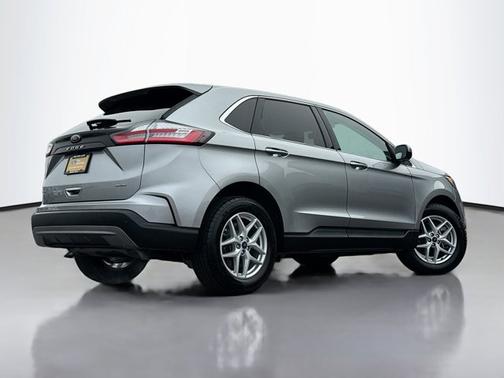 ICONIC SILVER 2022 Ford Edge SEL