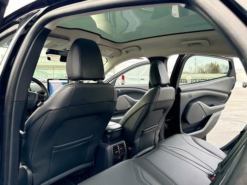 2022 Ford Mustang Mach-E PREMIUM