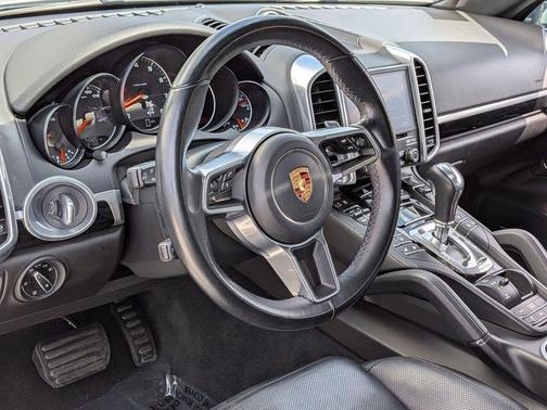Carrara White Metallic 2017 Porsche Cayenne Platinum Edition