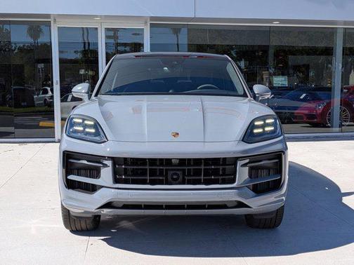 2025 Porsche Cayenne GTS