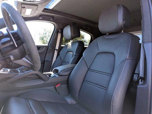 2025 Porsche Cayenne GTS