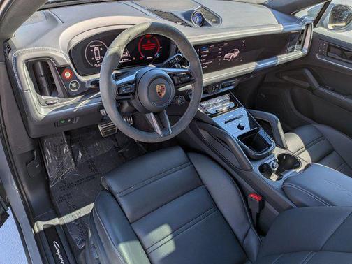 2025 Porsche Cayenne GTS