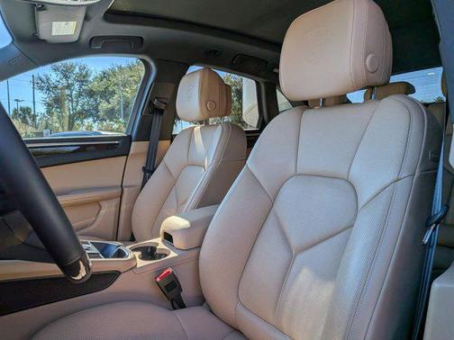 2025 Porsche Macan T