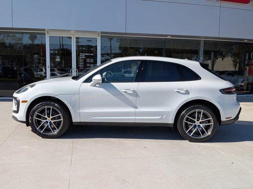 2025 Porsche Macan T