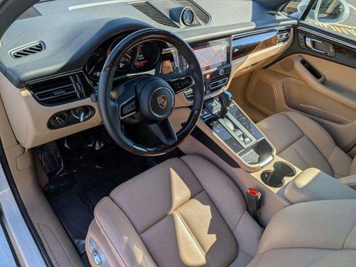 2025 Porsche Macan T