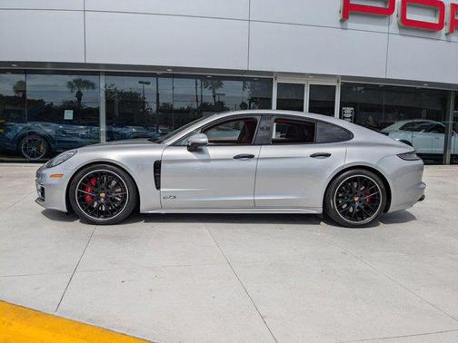 2022 Porsche Panamera GTS