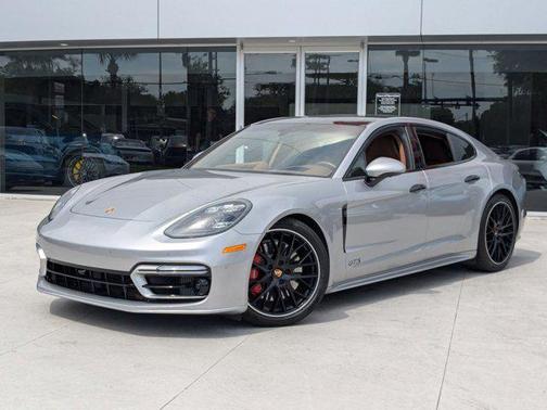 2022 Porsche Panamera GTS