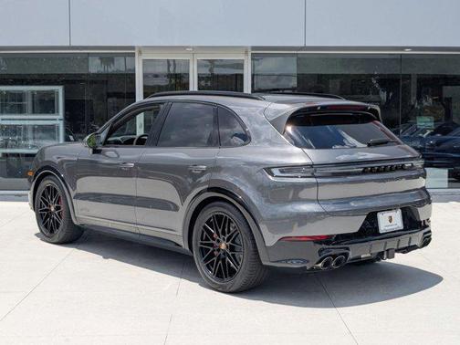 2025 Porsche Cayenne GTS