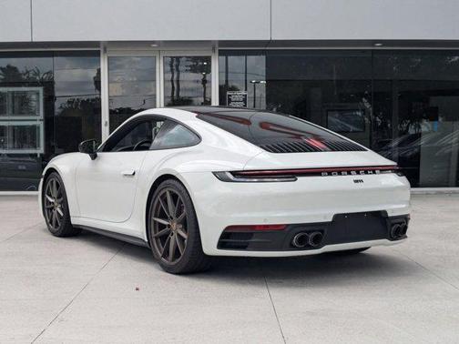 2021 Porsche 911 Carrera