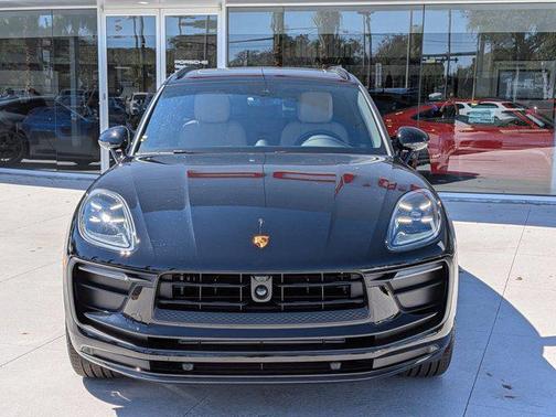 2026 Porsche Macan AWD