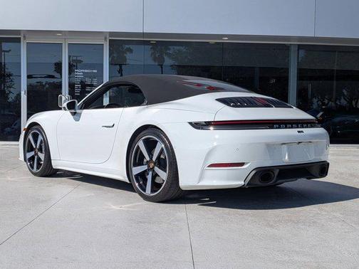 2025 Porsche 911 Carrera