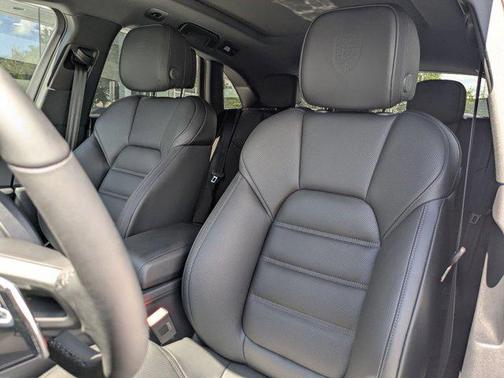 2026 Porsche Macan AWD