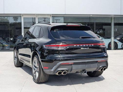 2023 Porsche Macan Base