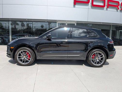 2023 Porsche Macan Base
