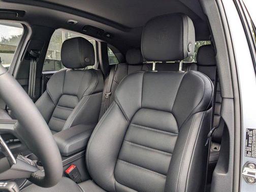 2025 Porsche Macan AWD