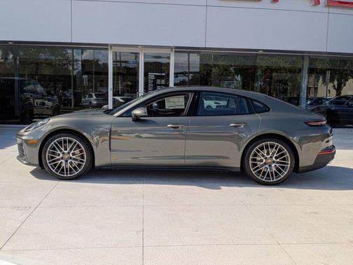 2026 Porsche Panamera RWD