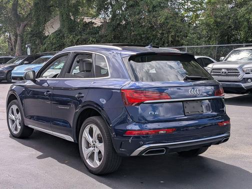Navarra Blue Metallic 2023 Audi Q5 45 S line Prestige