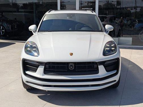 2026 Porsche Macan AWD