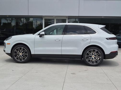 Carrara White Metallic 2026 Porsche Cayenne Cayenne