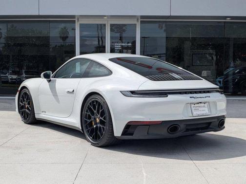 2024 Porsche 911 Carrera GTS