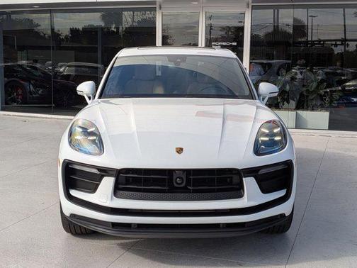 2026 Porsche Macan AWD