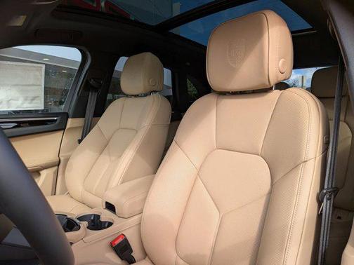 2026 Porsche Macan AWD