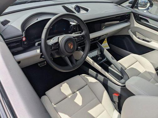 2025 Porsche Macan 4S