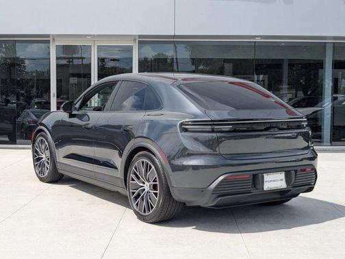 2025 Porsche Macan 4S