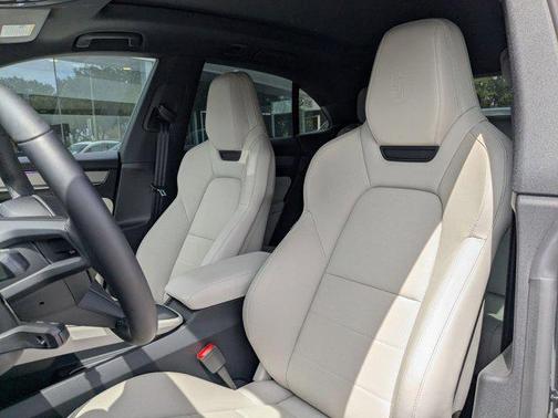 2025 Porsche Macan 4S