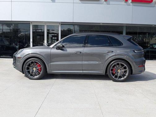 2025 Porsche Cayenne GTS