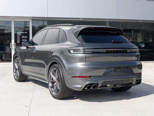 2025 Porsche Cayenne GTS