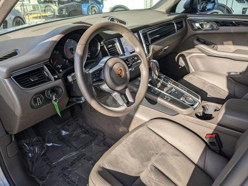 2017 Porsche Macan Base