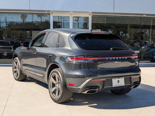 2025 Porsche Macan Base